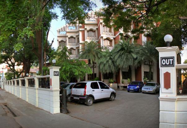 Hotel Jayaram Pondicherry Ngoại thất bức ảnh